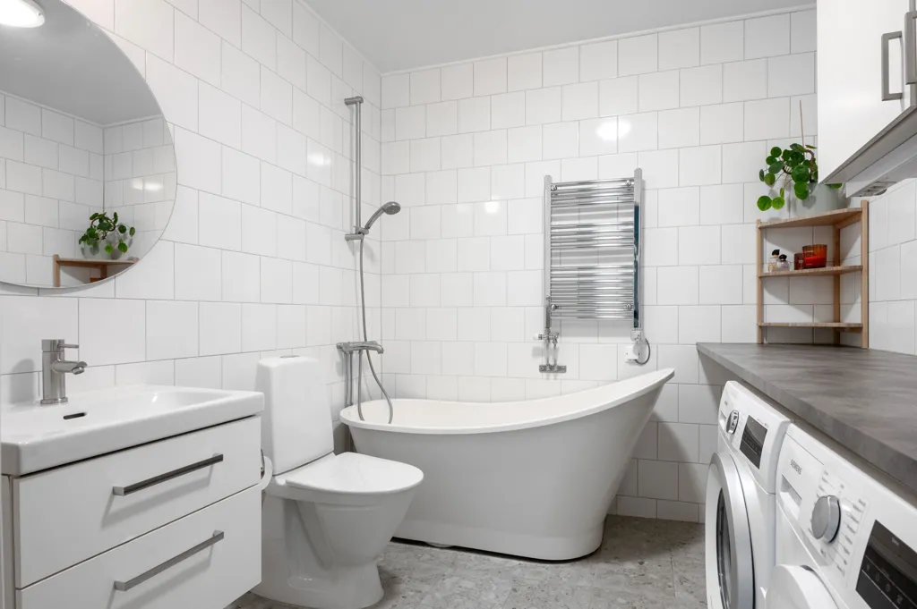 Salles de bain - Modern Apartment with Double Balconies in Valla