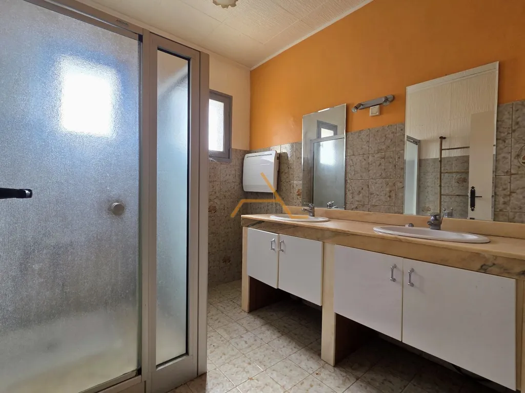 Bathrooms - Villa with Pool in Tulette, Drôme Provençale