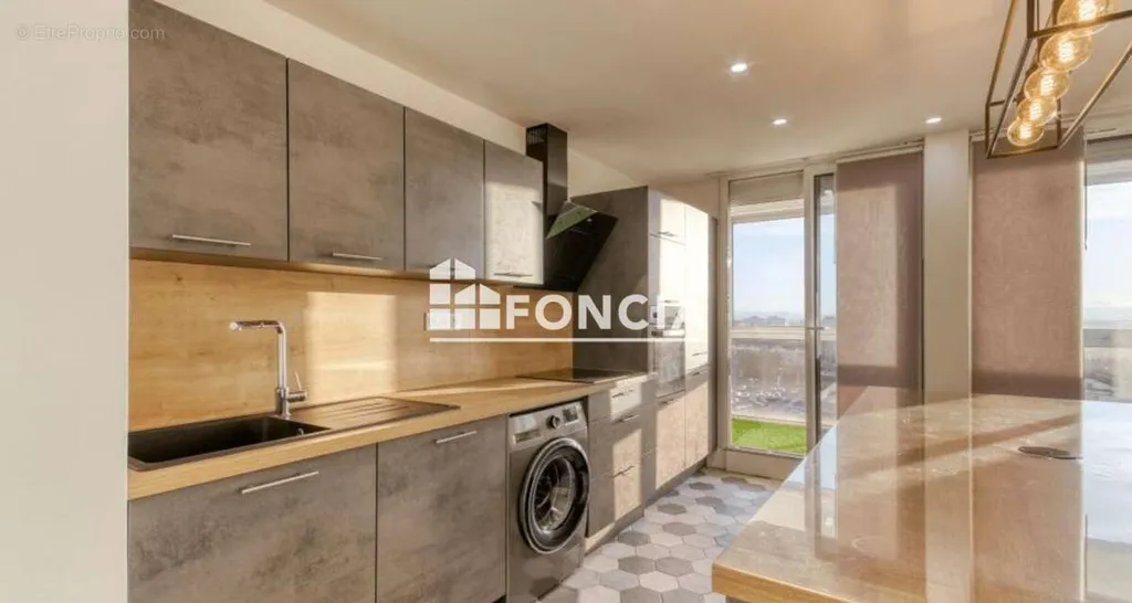 Cuisine - Appartement Refait à Neuf avec Balcon à Sirocco