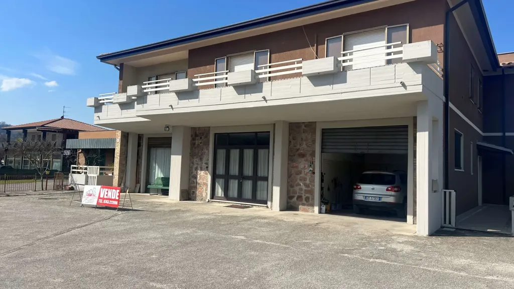 Välivaade - Mixed-Use Villa with Terraces in Spoleto