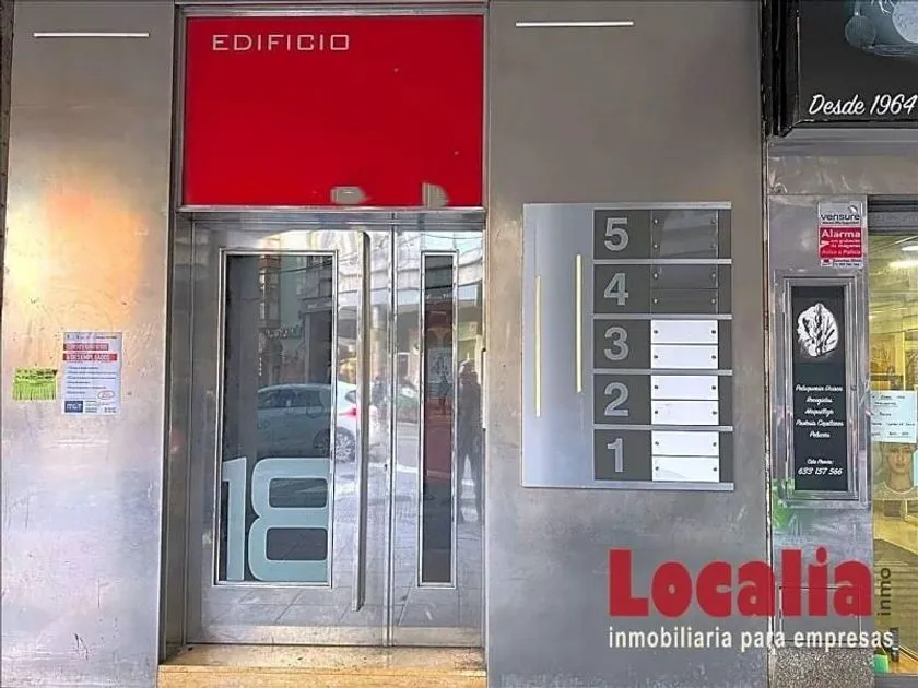 Välivaade - Modern Office Building in Torrelavega Centre