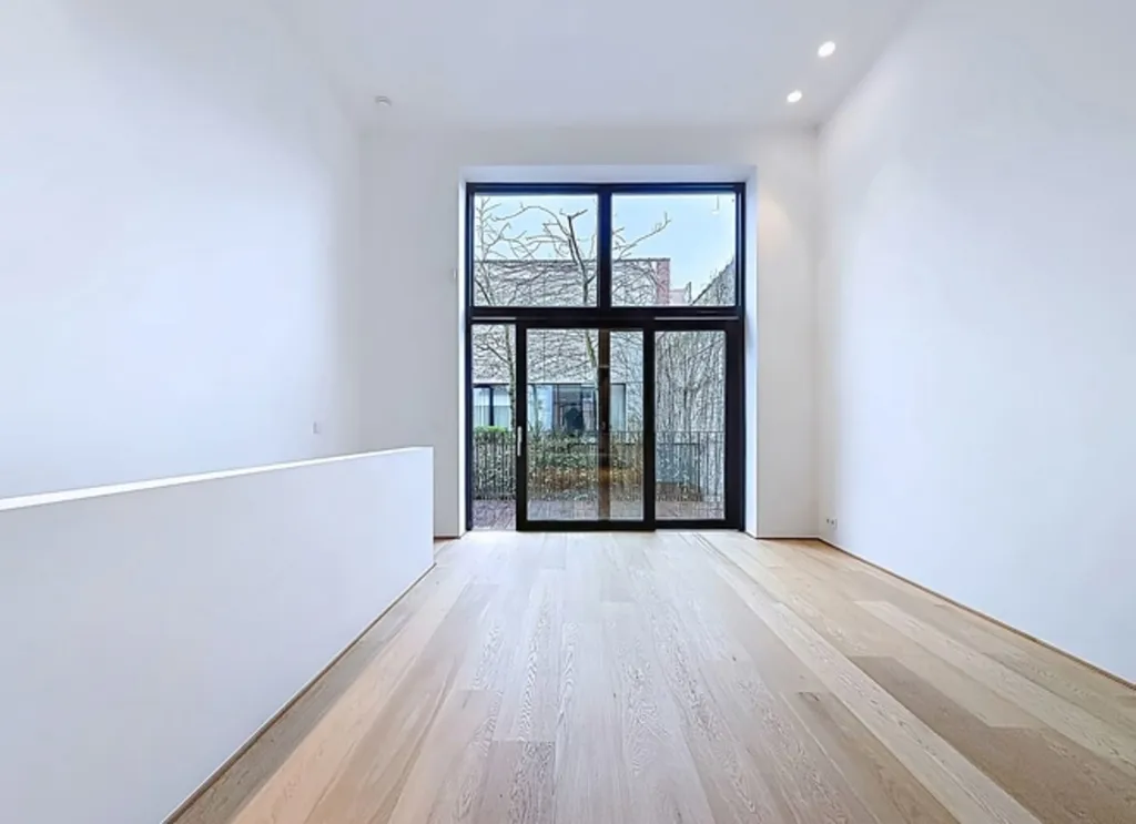 Pièces - Duplex avec Terrasse et Cour à Place du Châtelain