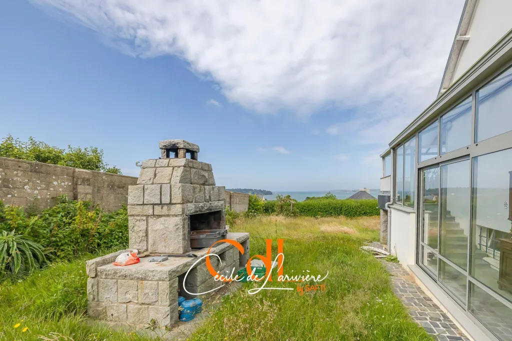 Garden - House with Sea View in Carantec