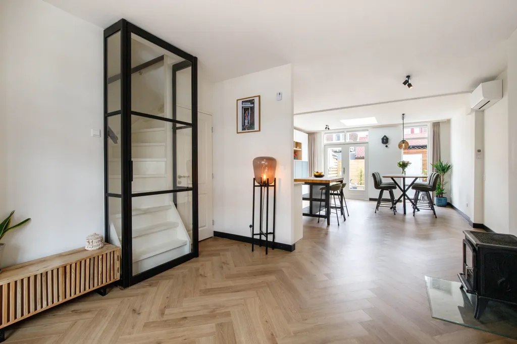 Séjour - Modernised Townhouse with Rooftop Space in Gouda
