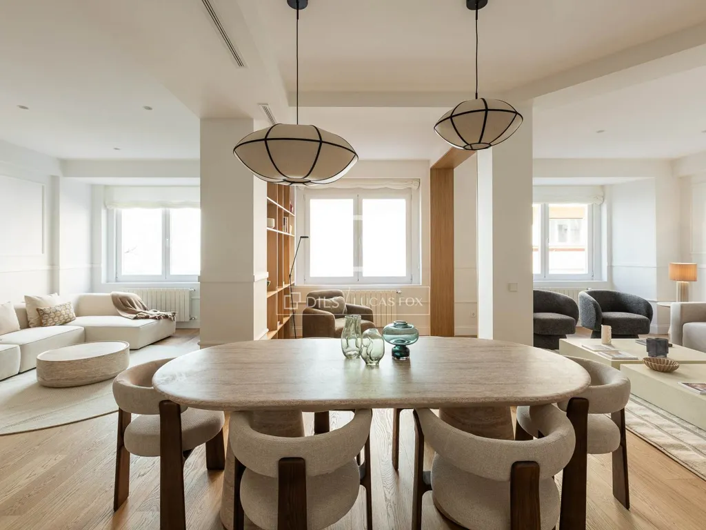 Dining Room - Luxury Flat with High Ceilings in Salamanca