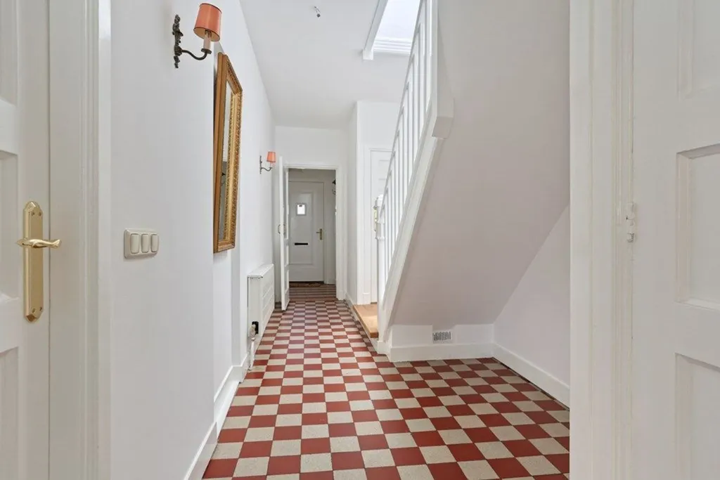 Esik - Tussenwoning with Garden in Den Haag