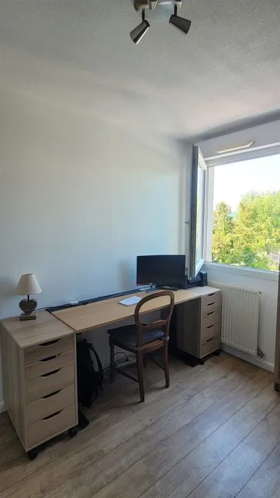 Office - T3 Flat with Secure Garage in Fontaines-sur-Saône