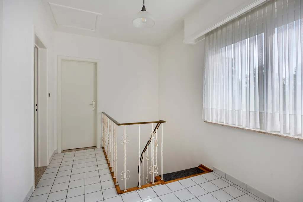 hallway_entrance