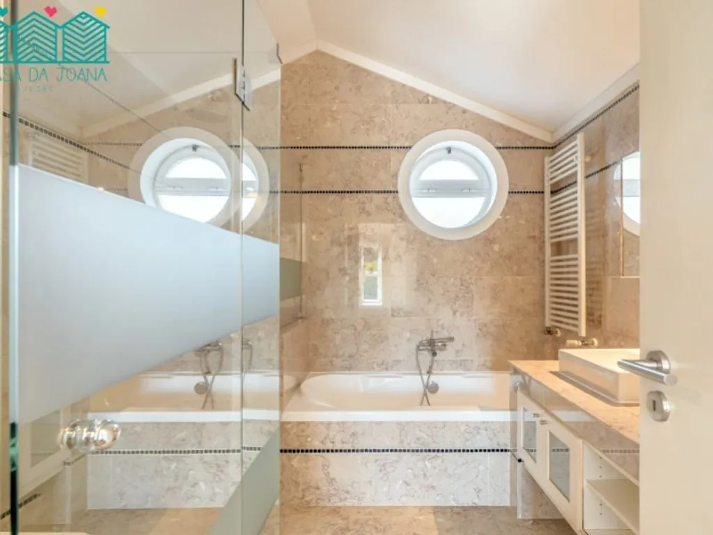 Salles de bain - Luxury Villa with Golf Access in Sesimbra