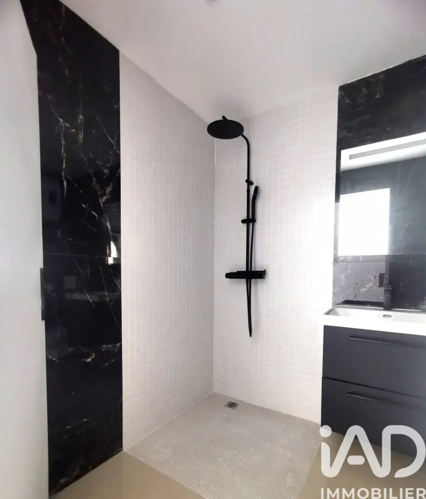 Vannitoad - Modern Flat with Terrace in Bezons