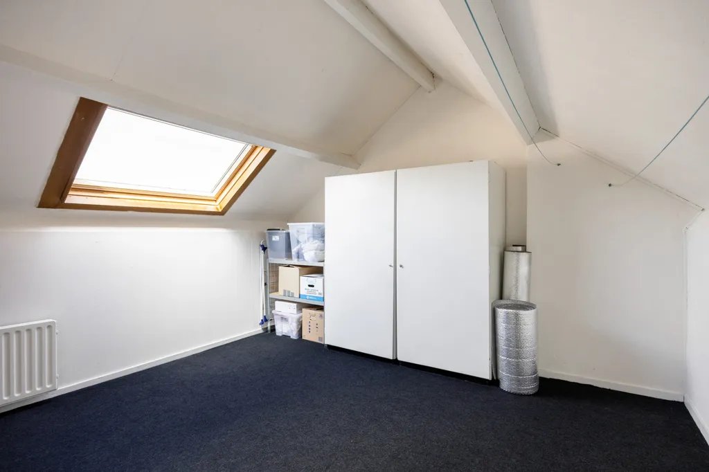 Toad - Modernised Semi-Detached House with Garden in Marum