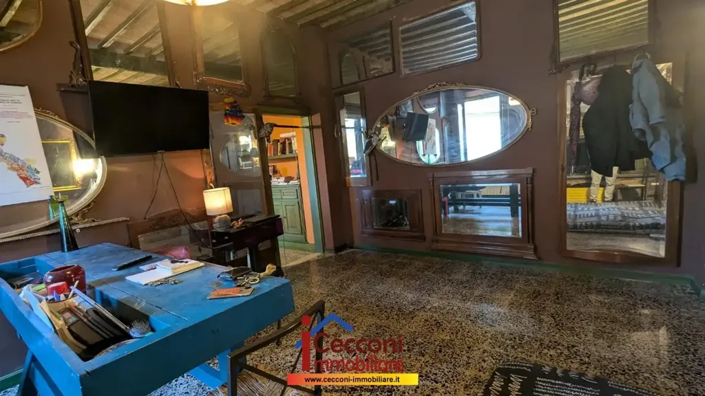 Bureau - Tuscan-Style Apartment in Cerreto Guidi