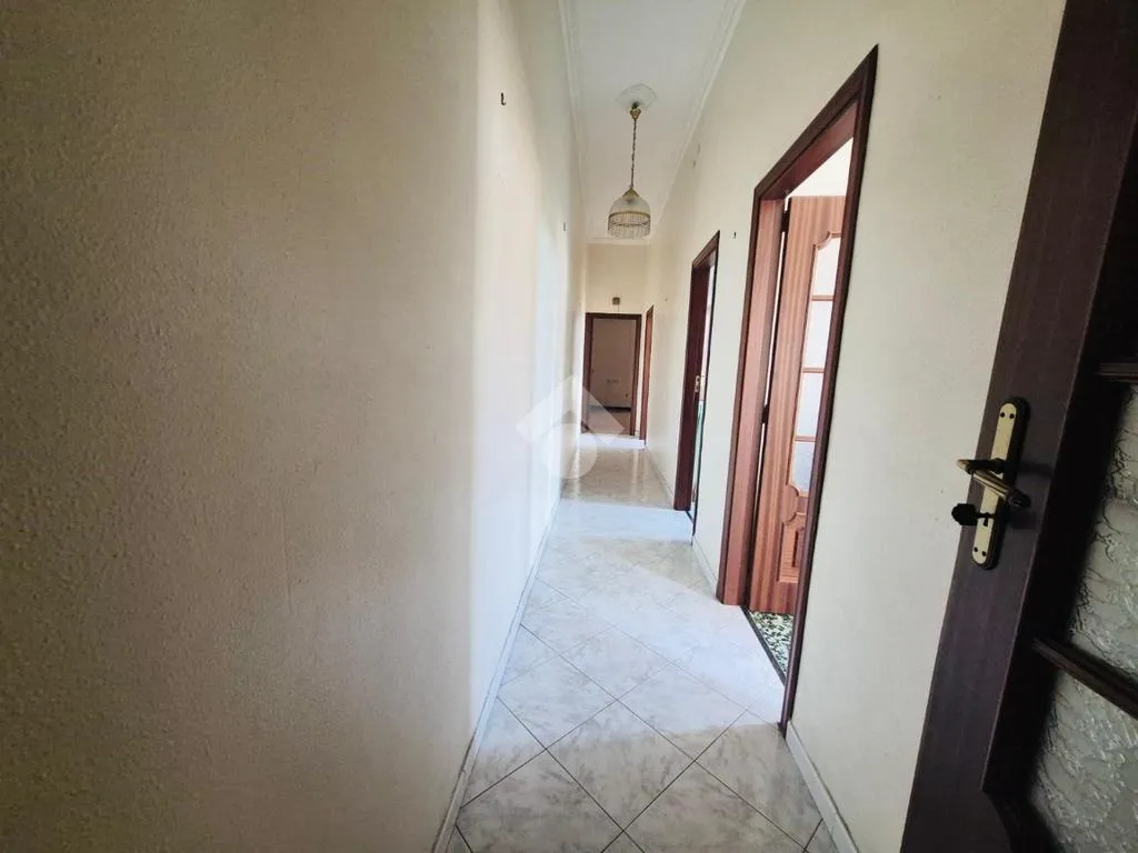 Entrée - Central Trilocale with Balcony in Torre Del Greco