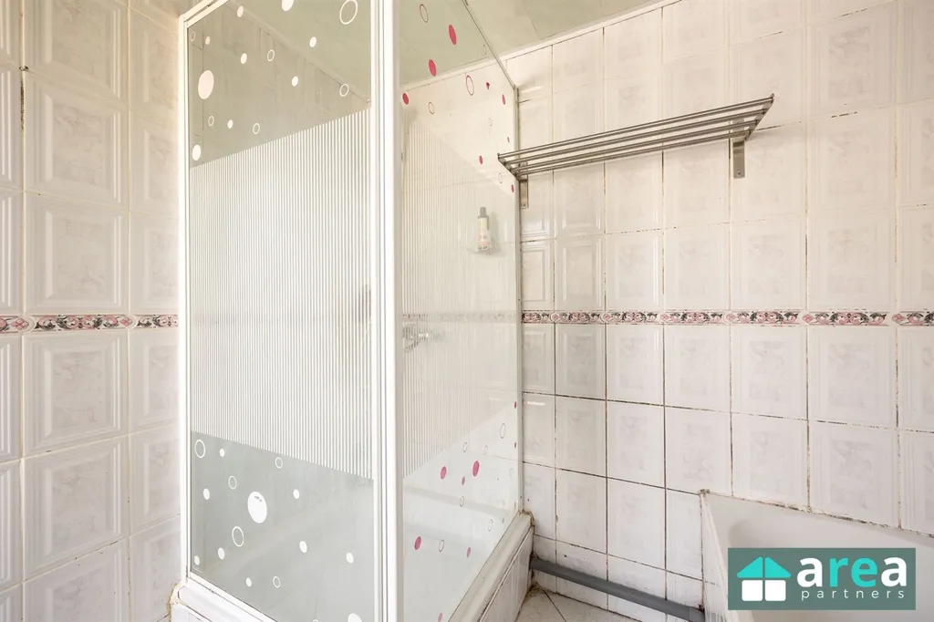 Vannitoad - Renovatable House with Central Location in Antwerp