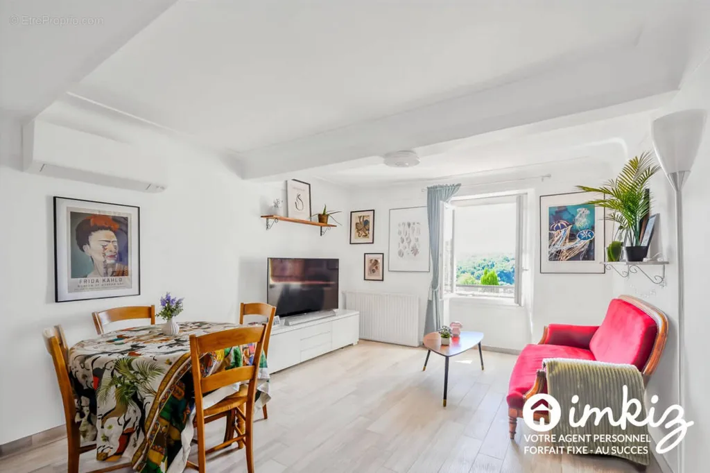 Séjour - Triplex Rénové avec Vue Panoramique à Biot