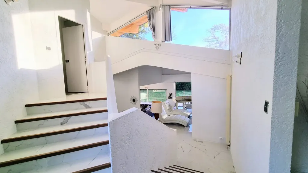 Pièces - Villa d'Architecte avec Piscine à Mazerolles