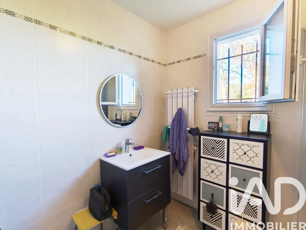 Salles de bain - Maison de plein pied avec jardin à Nieudan