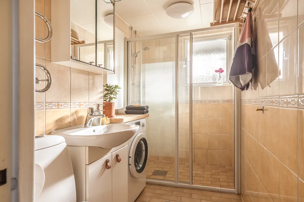 Vannitoad - Bright 1st Floor Flat with Balcony in Lantmilsgatan