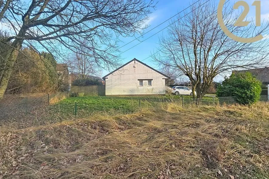 Jardin - Maison Charmante avec Baies Vitrées à Gozée
