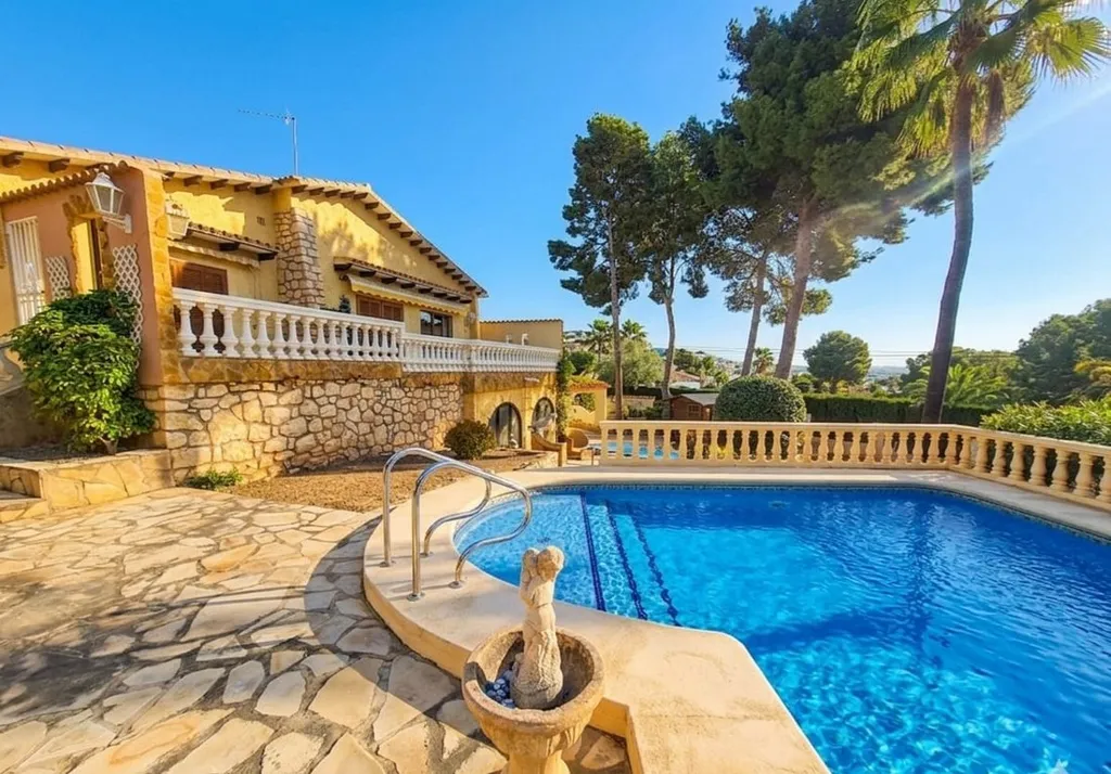 Piscine - Mediterranean Villa with Pool in Moraira
