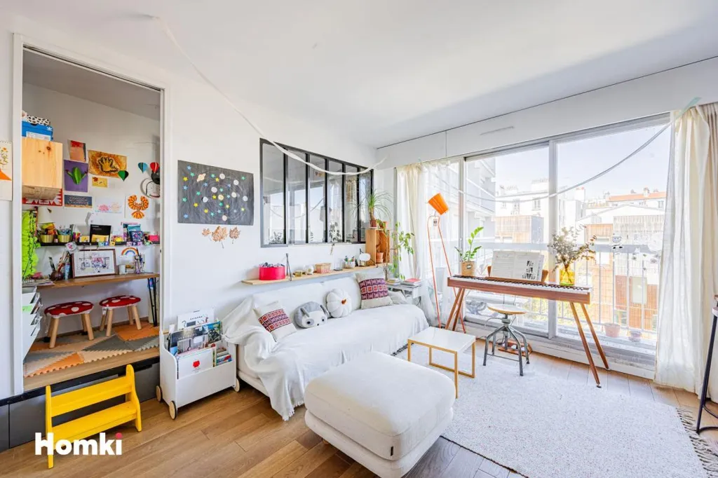 Séjour - Appartement T2 avec Balcon à Paris 75018