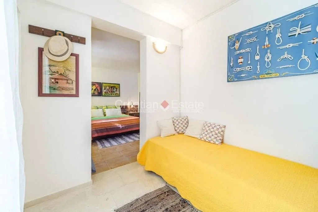 Bedrooms - Family House with Pool near Postira