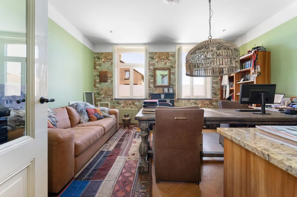 Bureau - Historic Villa with Extensive Garden in Noorbeek