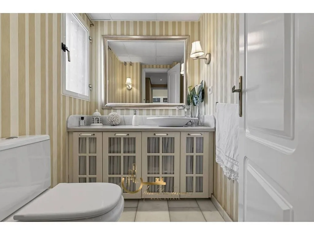 Salles de bain - Renovated Chalet with Garden in Simón Verde