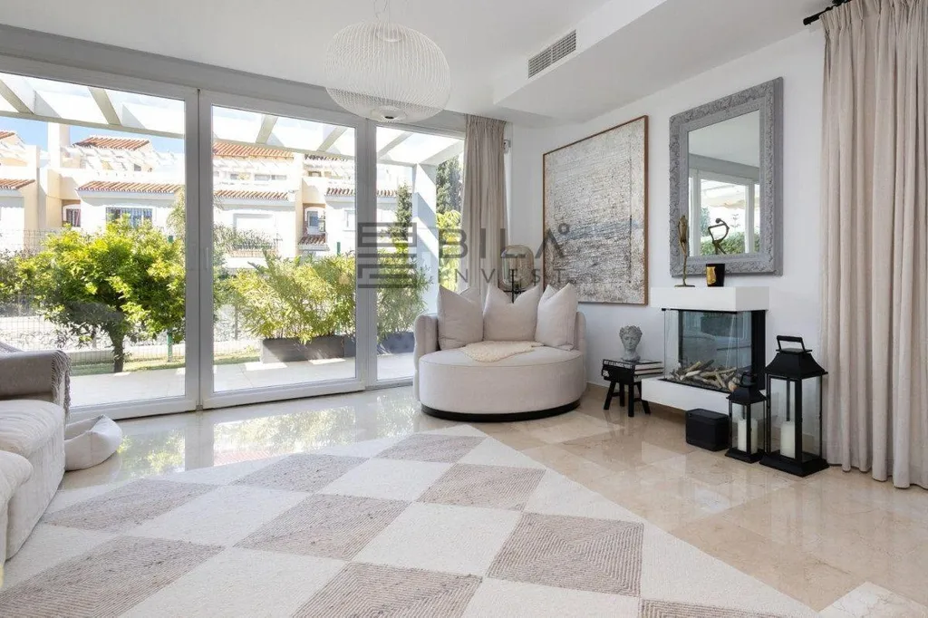 Elutuba - Semi-Detached Chalet with Pool in Mijas