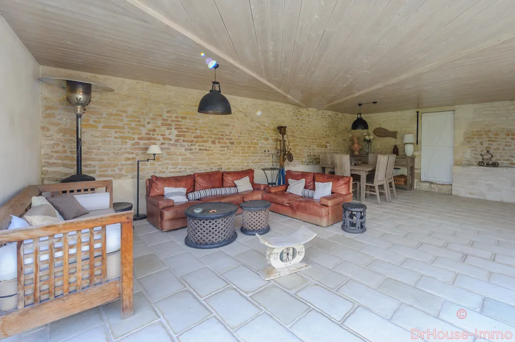 Elutuba - Charmant Maison with Pool in Thaire