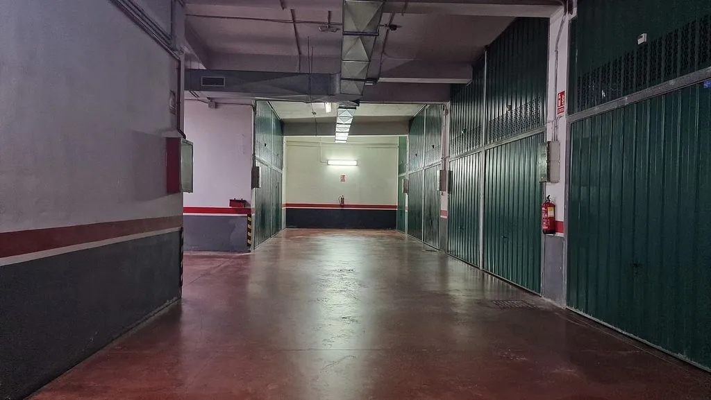 Garage - Open-Plan Flat with Garage in Torrelavega