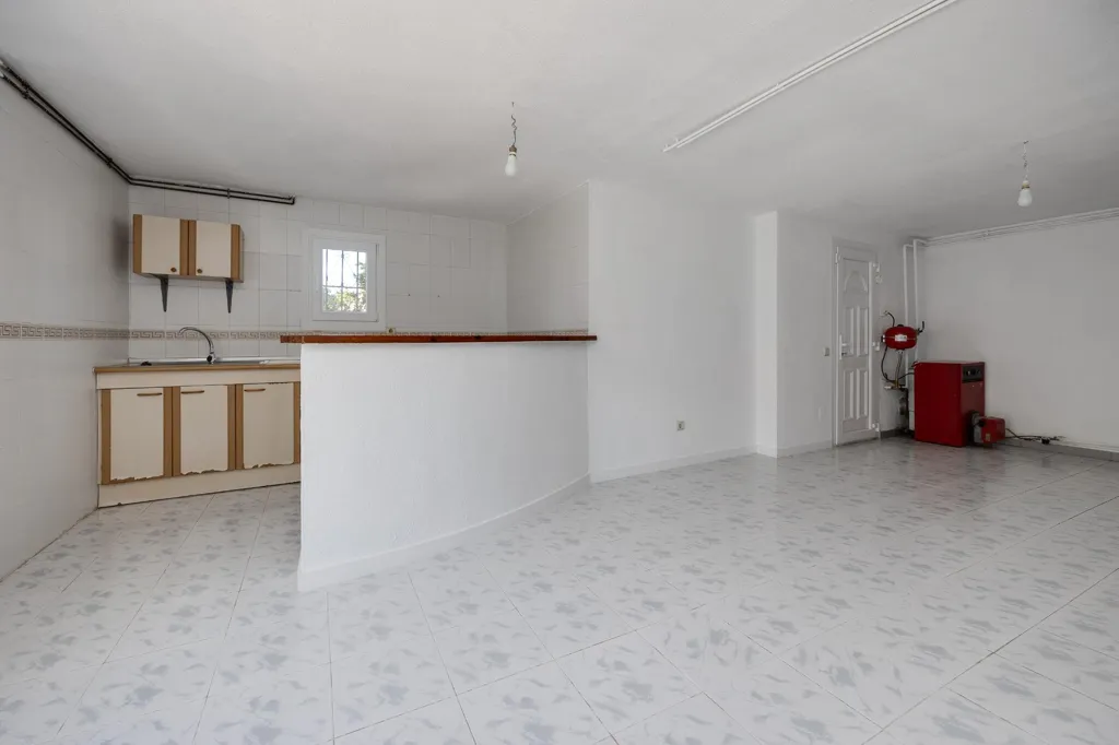 Garage - Chalet with Pool and Sea View in El Chaparral