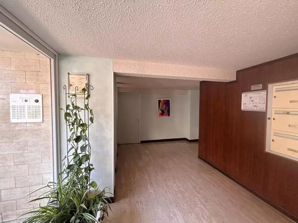 Esik - Spacious Apartment with East View in Sète