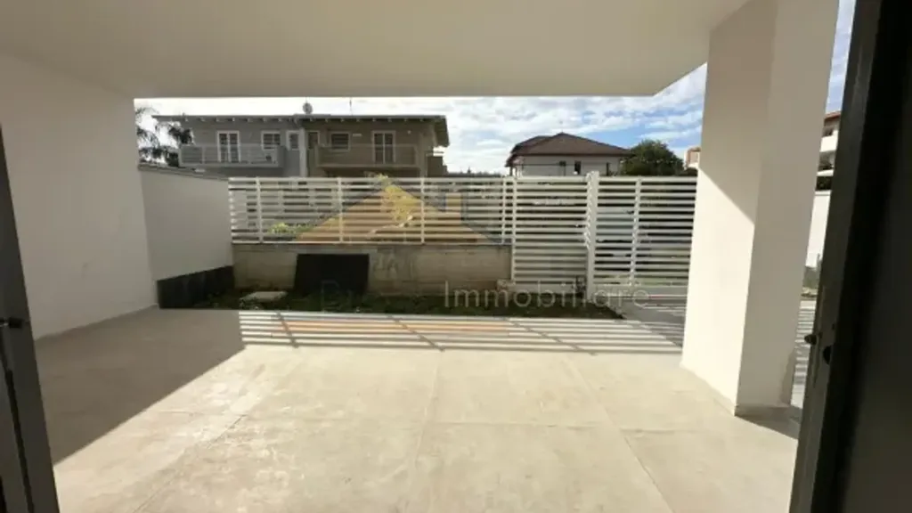 Terrasse - New Semi-Detached Villa with Balcony in Parete