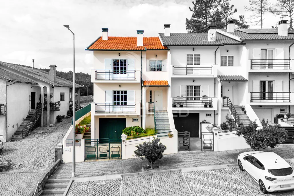 Õhuvaade - Four-Bedroom House with Sótão in Castro Daire