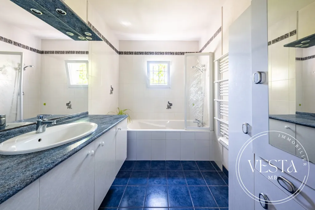Vannitoad - Spacious House with Pool in Couternon