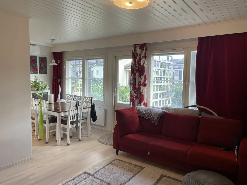 Soggiorno - Spacious Apartment with Garden in Tikkurila, Helsinki