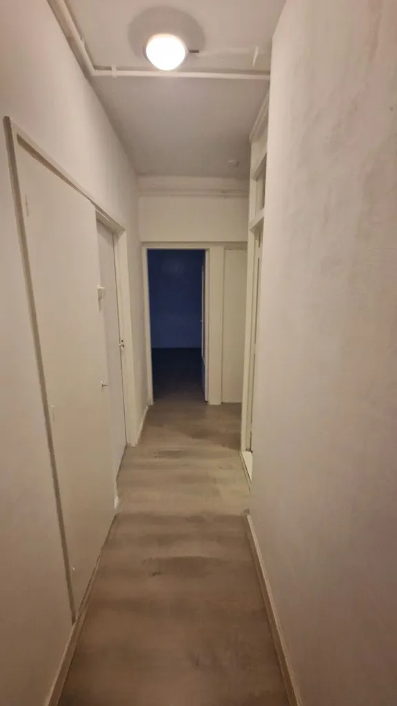 Esik - 3-Bedroom Apartment with Balcony in Charlois