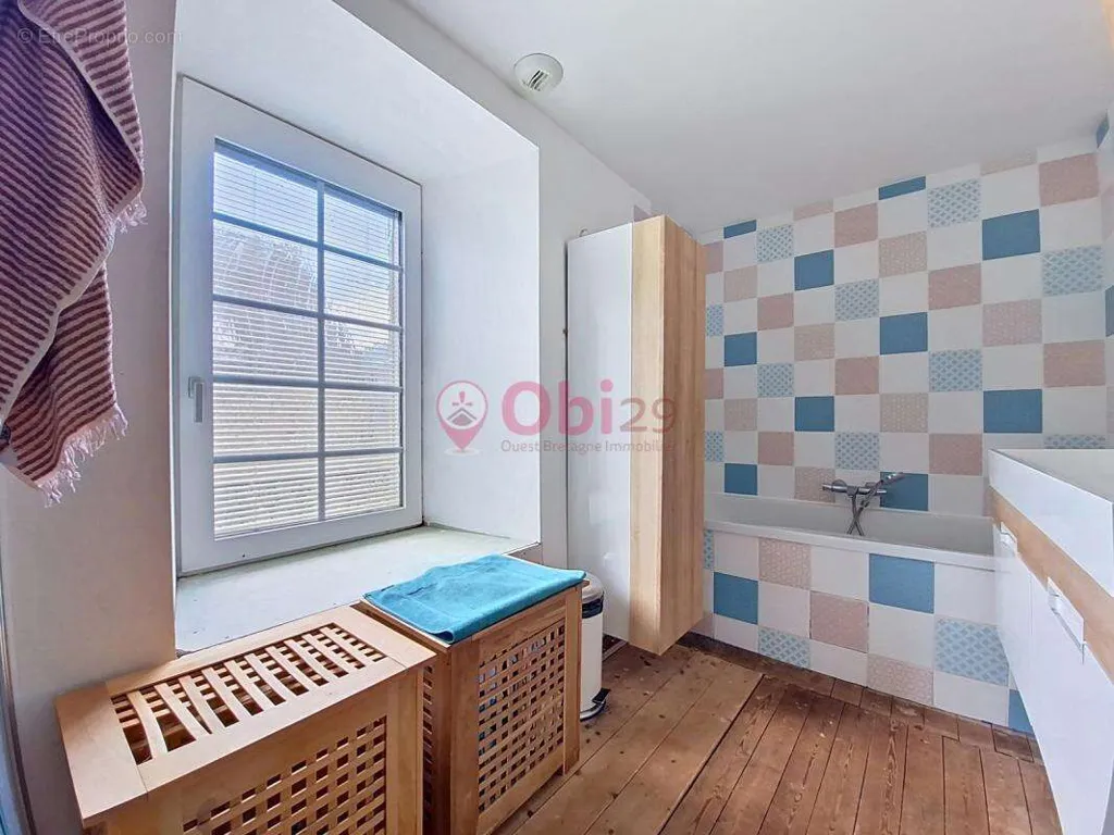 Salles de bain - Maison Semi-Mitoyenne avec Jardin à Cast