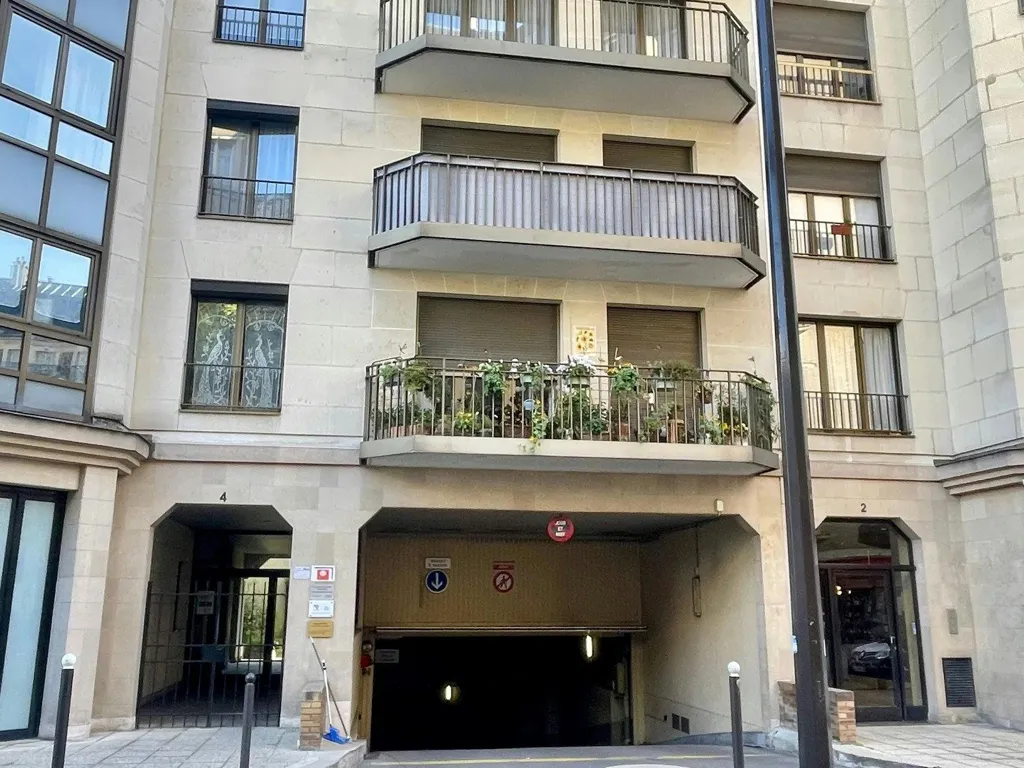 Esterno - Secure Parking Box in Alesia, Lyon