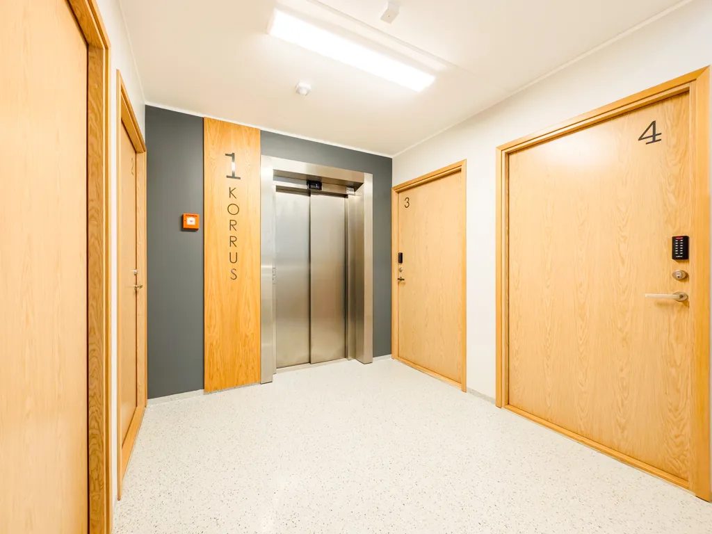 hallway_entrance