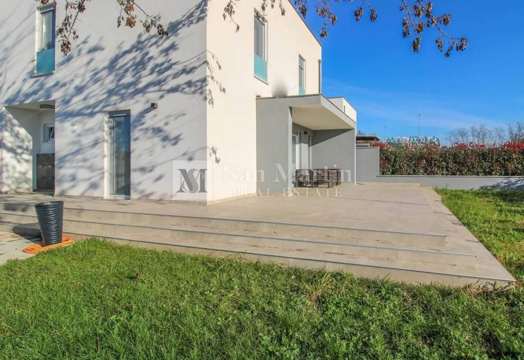 Välivaade - Modern House with Private Garden in Poreč Centre