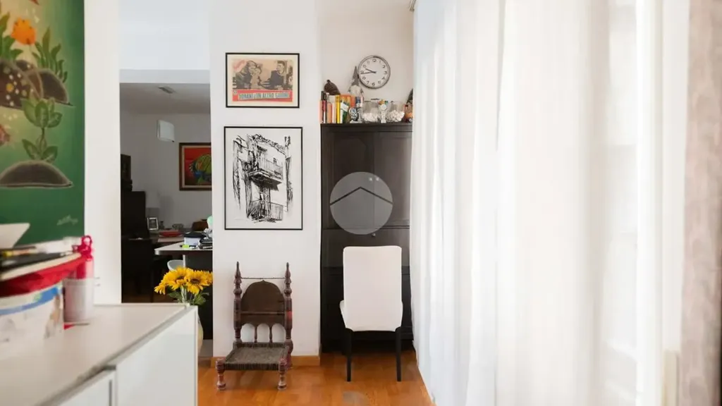 Bureau - Triplex with Balcony in Central Rome