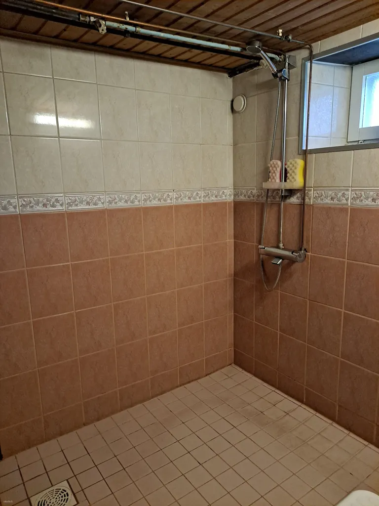Salles de bain - Detached House with Balcony in Popular Area