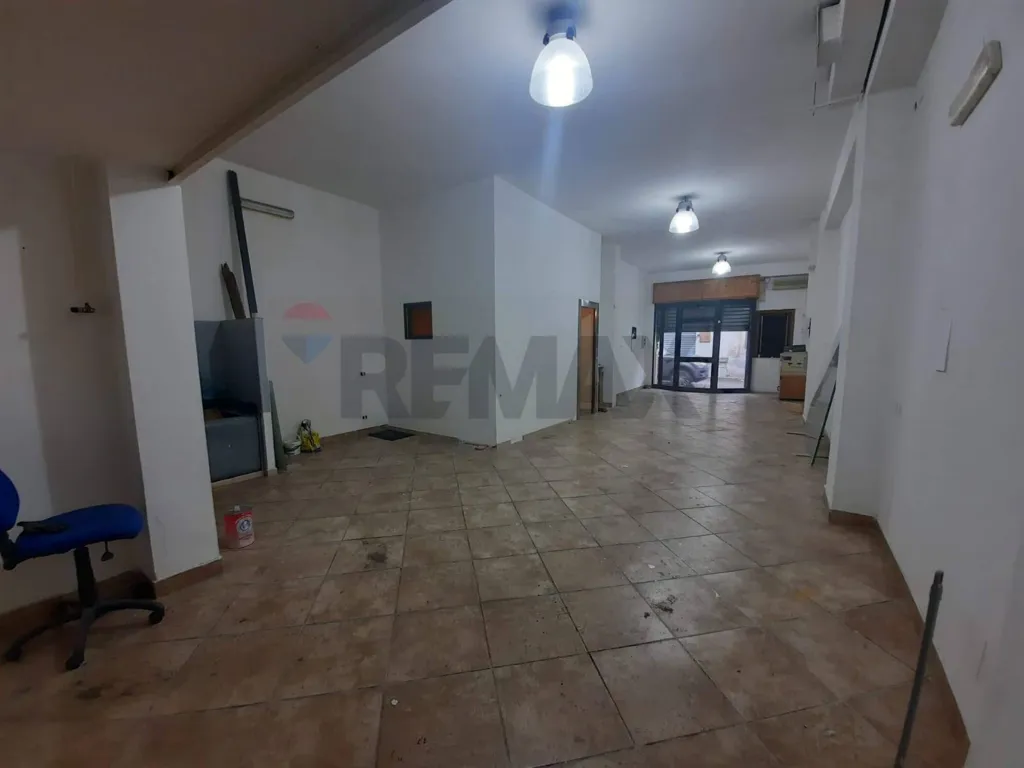 Garage - Warehouse with Commercial Potential in Bagheria
