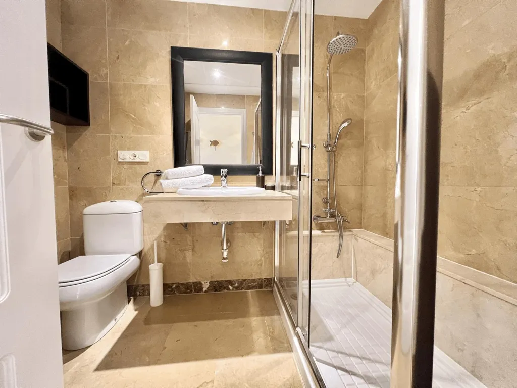 Salles de bain - Penthouse with Sea Views in La Alcaidesa