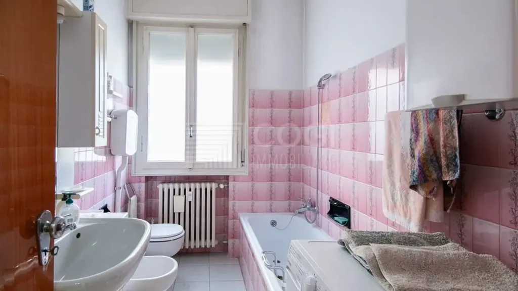 Salles de bain - Apartment with Balcony near Imola Centre