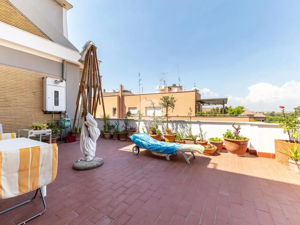 Terrace - Penthouse with Park Views in Ardeatino