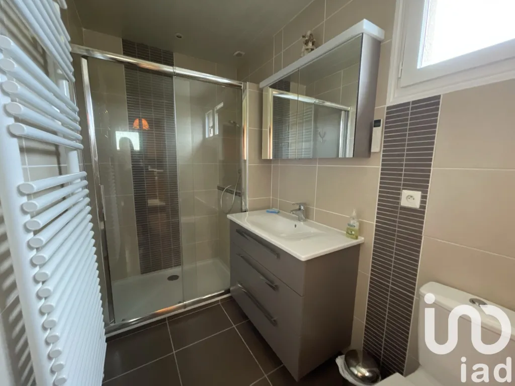 Vannitoad - House with Commercial Space in Berchères-sur-Vesgre