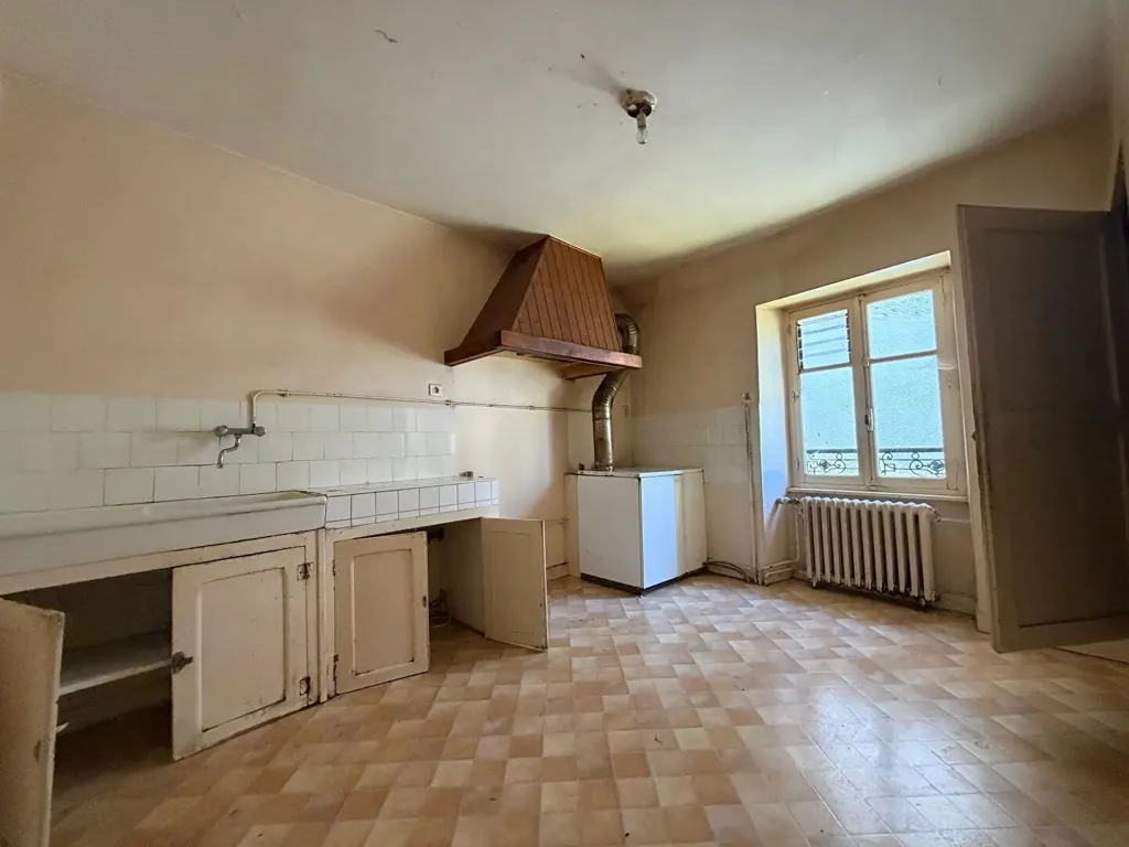 Cuisine - Maison à Rénover avec Jardin au Centre de Quingey